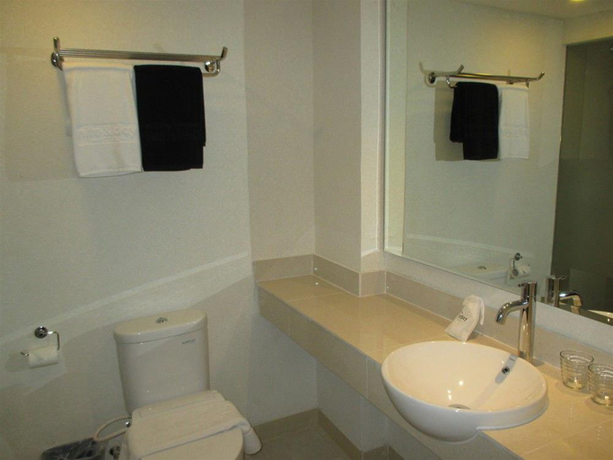 Bathroom 4, Nite and Day Batam Jodoh Square, Batam