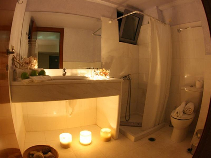 Bathroom 5, Golden Bay Boutique Hotel & Bungalows, Crete