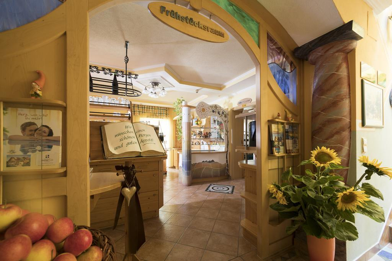 Public Area, Thermenhof PuchasPLUS Loipersdorf, Jennersdorf
