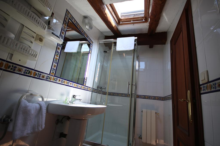 Bathroom 5, Complejo la Regalina, Asturias