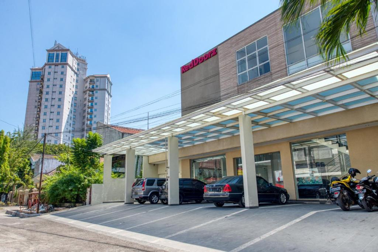 Exterior & Views 15