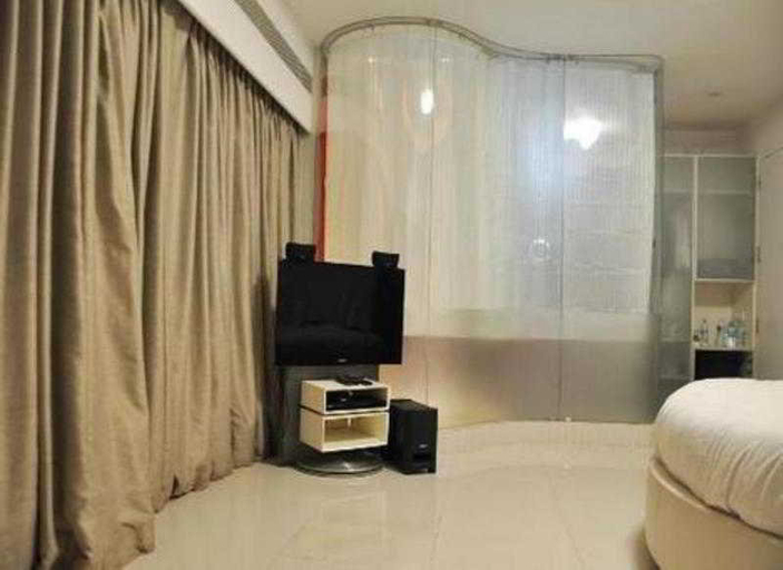 Others, Fahrenheit Hotel, North Goa