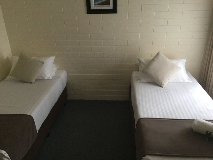 Bedroom 3, Bayview Motel, Esperance