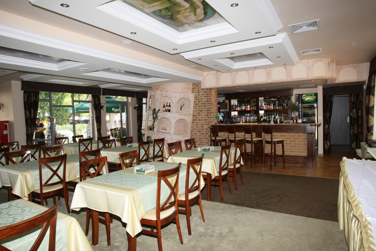 Food & Drinks 5, Villa Martini, Kamień