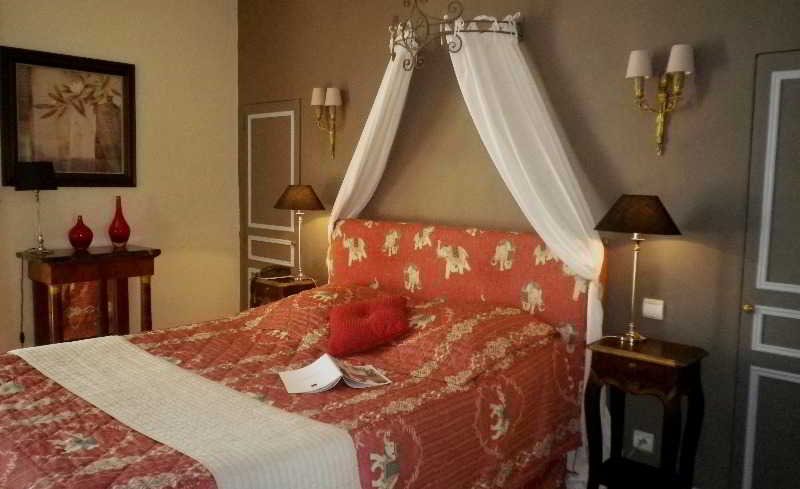 Bedroom 2, Hotel Ricordeau, Sarthe