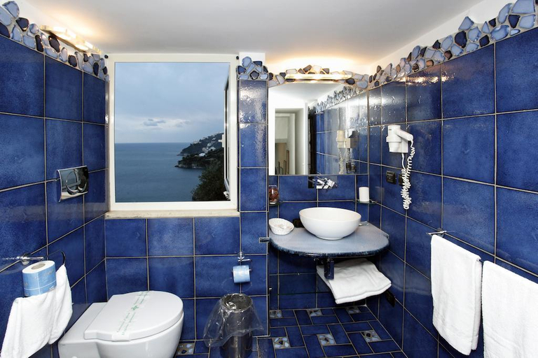 Bathroom 5, Hotel La Ninfa, Salerno