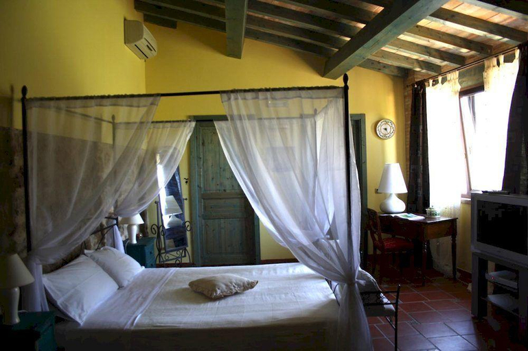 Bedroom 4, Villa Clementine, Enna