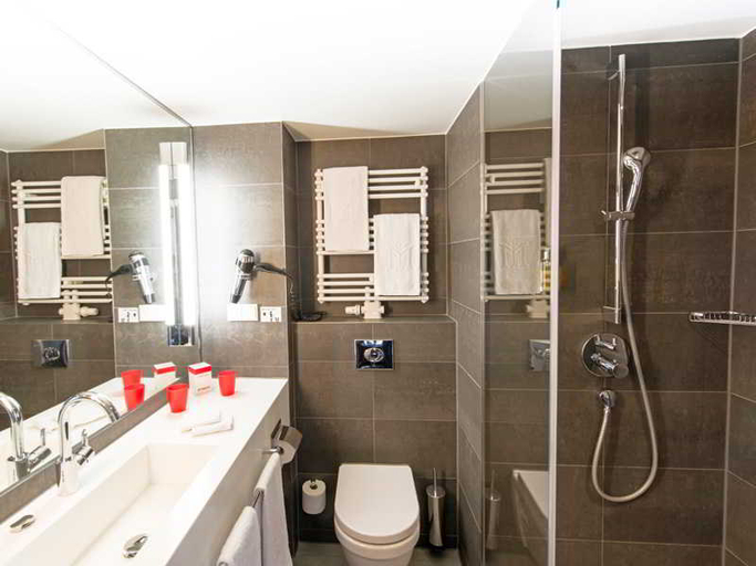 Bathroom 5, DORMERO Hotel Stuttgart, Stuttgart