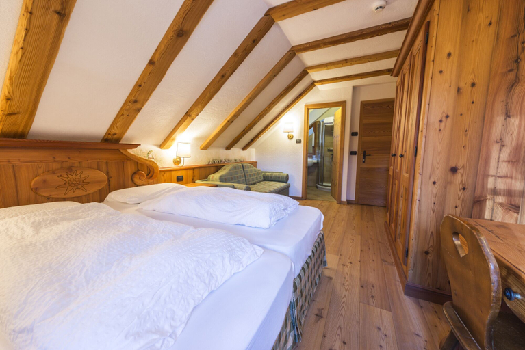 Bedroom 4, Rifugio Lago Nambino, Trento