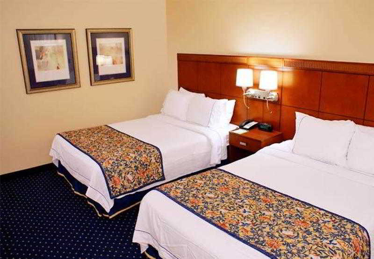 Bedroom 2, Courtyard by Marriott Nashville Airport, Davidson