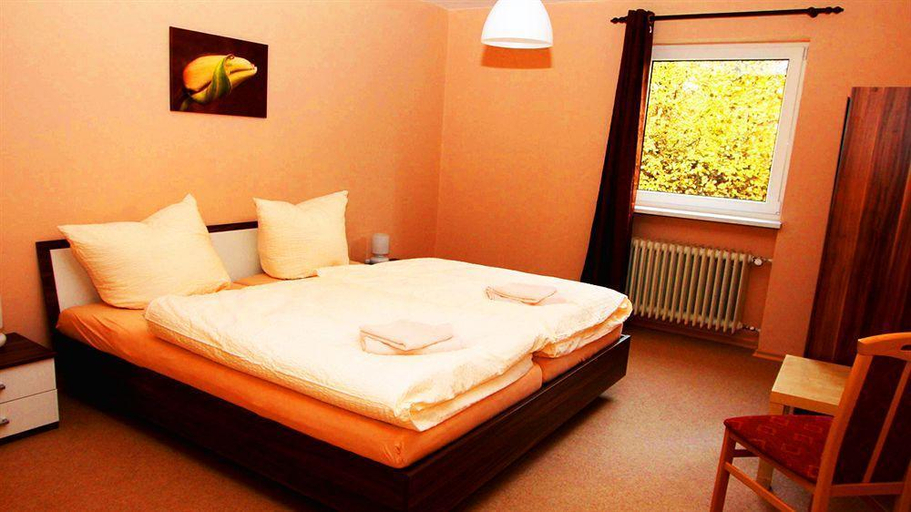 Bedroom, Pension Elan, Regen
