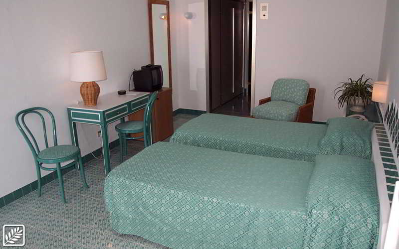 Bedroom 3, Hotel Torre Oliva, Salerno