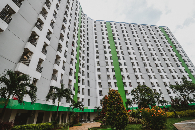Exterior & Views 5, RedDoorz Apartment @ Green Lake View Ciputat, West Jakarta