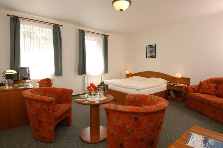 Exterior & Views 2, Hotel Attic, Praha 4