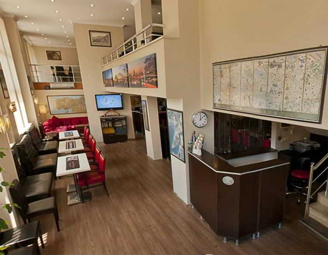 Public Area, Crowded House, Eceabat