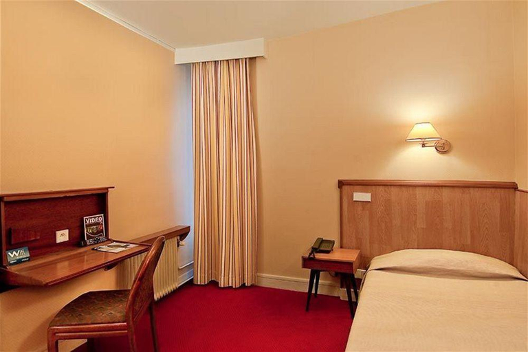 Bedroom 3, Louest Hotel, Paris