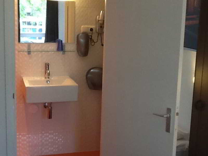 Bathroom 4, Hotel Iris, Amsterdam