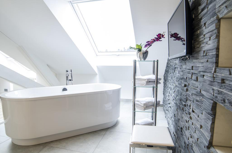 Bathroom 5, Hotel Merkur, Baden-Baden