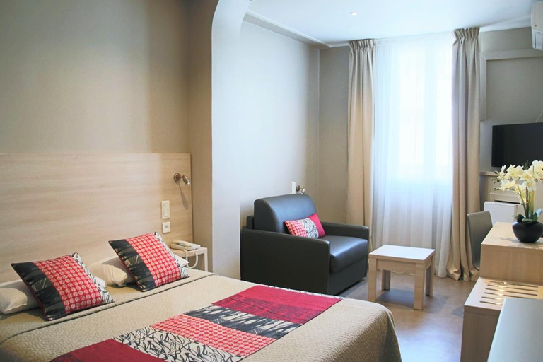 Bedroom 4, Hotel Helvetique, Alpes-Maritimes