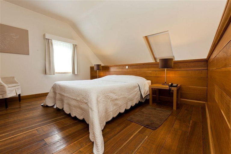Bedroom 5, Le Manoir du Capitaine, Hainaut