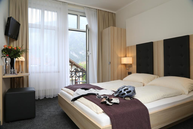 Bedroom 3, Hotel Lotschberg, Interlaken
