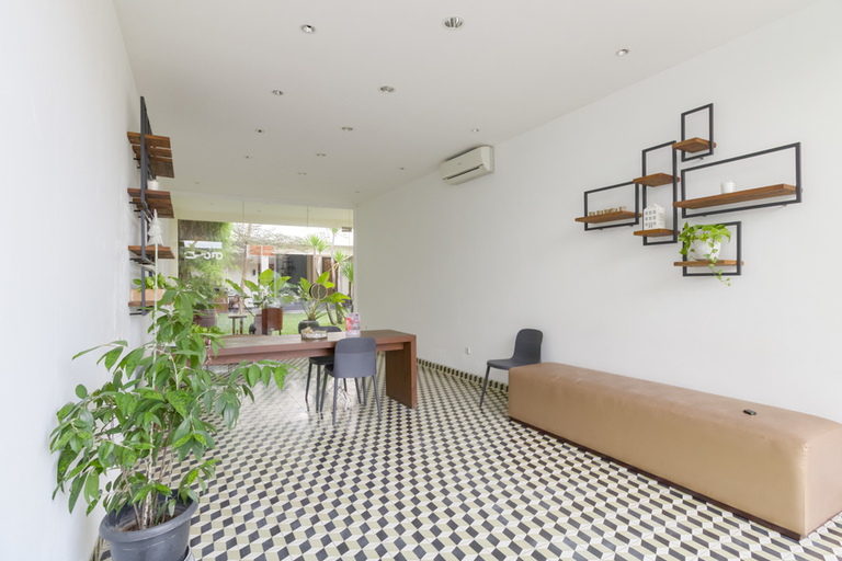 Public Area 2, RedDoorz Plus @ Demangan Gejayan, Sleman