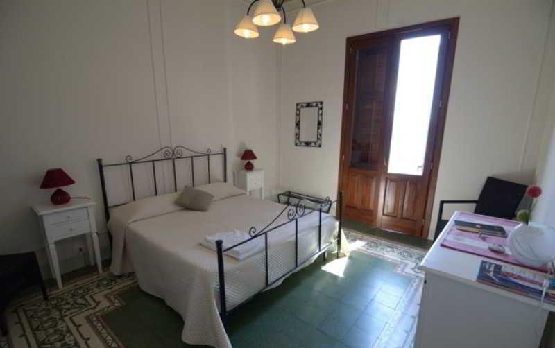 Bedroom 4, B&b Belveliero, Trapani
