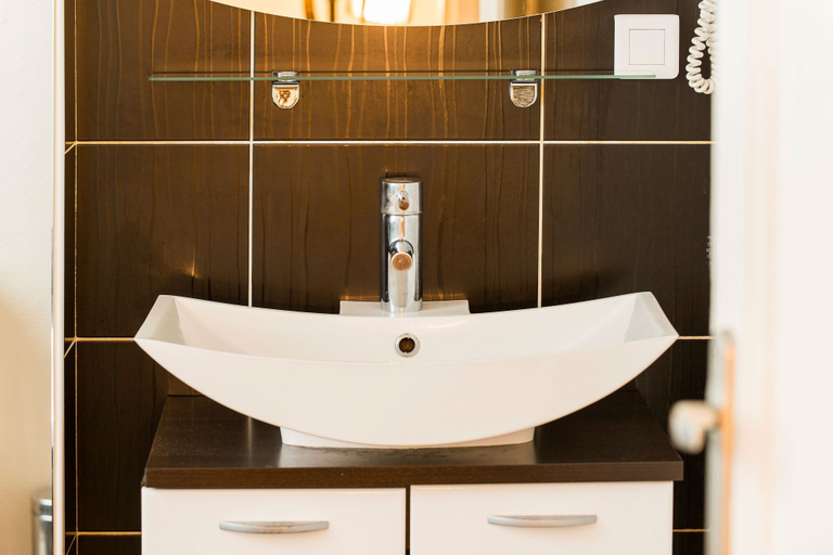 Bathroom 4, Hotel La Porte Dijeaux, Gironde
