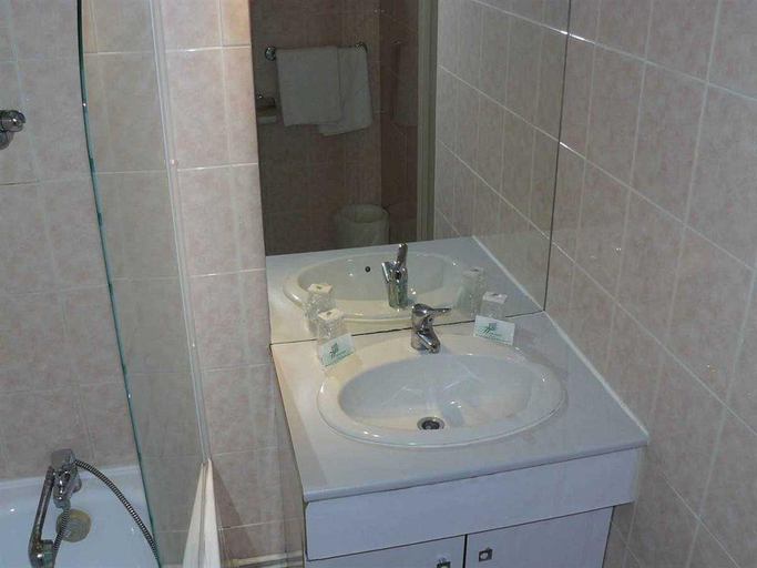 Bathroom 3, Hôtel Le Vert Galant, Seine-Saint-Denis