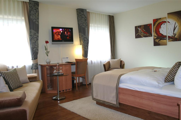 Bedroom 4, Hotel Merkur, Baden-Baden