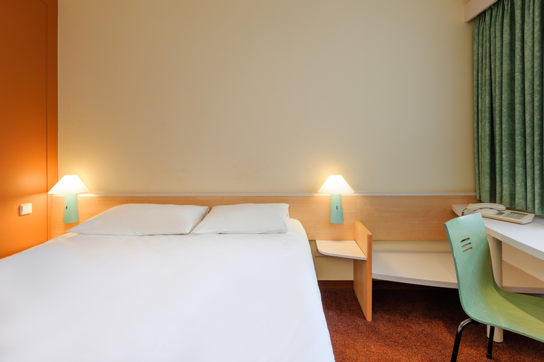 Bedroom 30