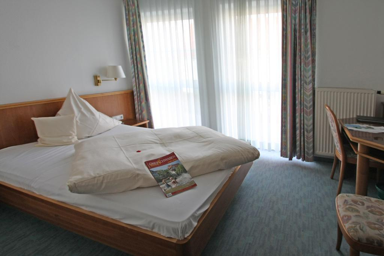 Bedroom 5, Landhotel Maselheimer Hof, Biberach