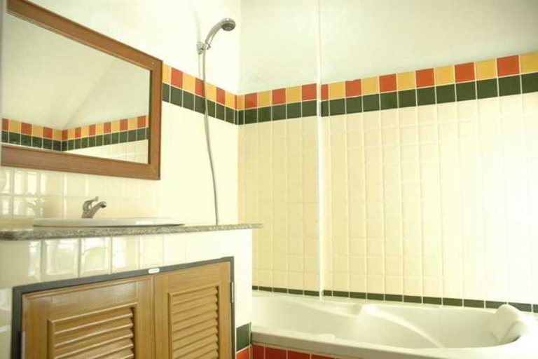 Bathroom 5, Ocean View Resort, Ko Lanta