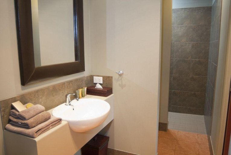 Bathroom 4, Bairnsdale Motel, E. Gippsland - Bairnsdale