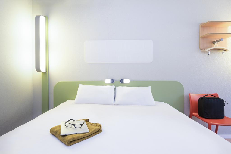 Exterior & Views 2, ibis budget Bordeaux Centre Bastide, Gironde