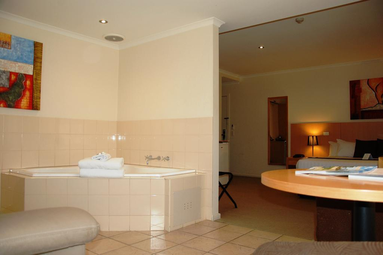 Bathroom 5, Mercure Hotel Mildura, Mildura - Pt A
