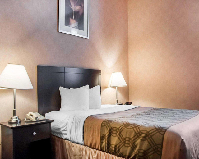 Bedroom 3, Woodstock Inn and Suites, Oxford