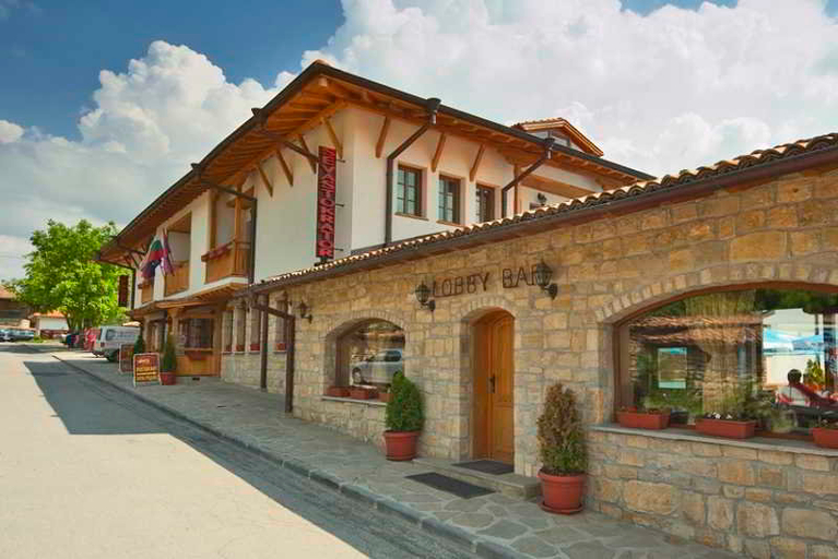 Exterior & Views