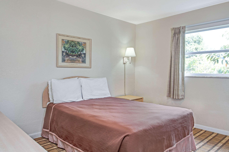 Bedroom 3, Super 8 by Wyndham Kissimmee, Osceola