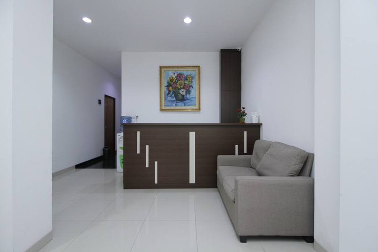 Public Area 3, RedDoorz Plus near Plaza Indonesia, Central Jakarta