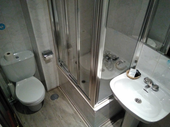 Bathroom 4, Jemasaca Palma 61, Madrid