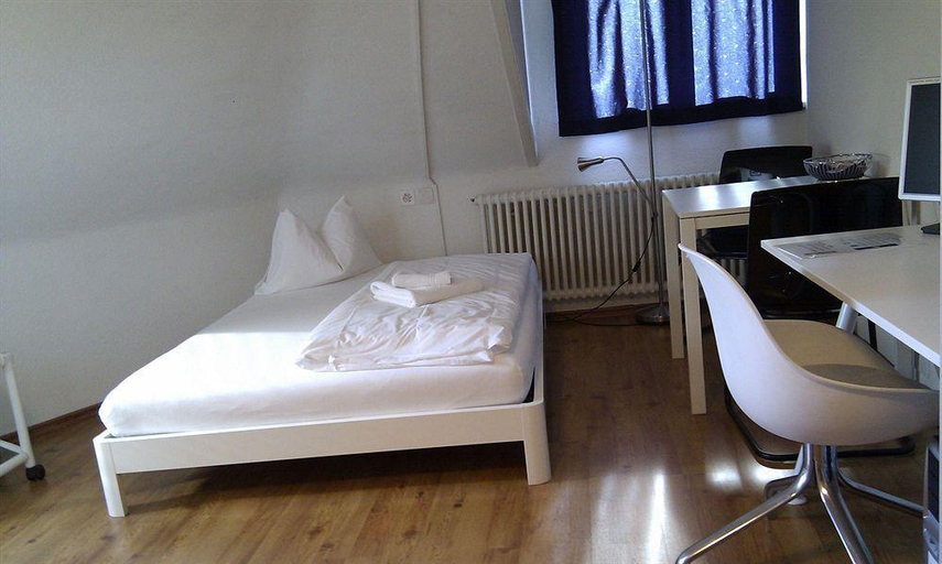 Bedroom 4, Swiss Star California - contactless self check-in, Zürich
