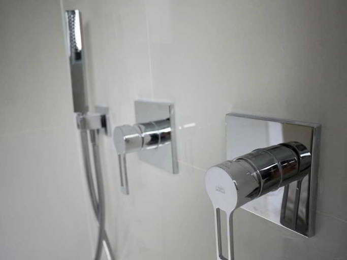 Bathroom 4, Neufchatel Belgian Hotel, Bruxelles