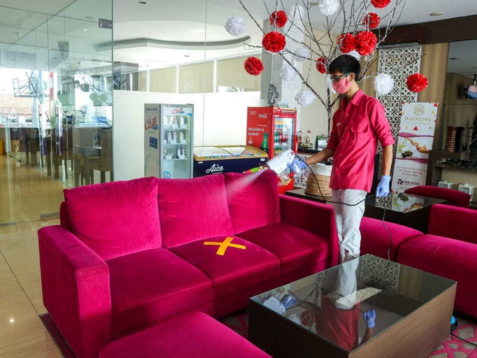 Viva Hotel Kediri By Front One, Kediri
