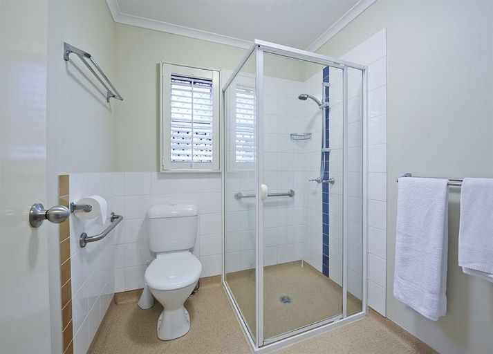 Bathroom 3, Brisbane Street Studios, Annerley