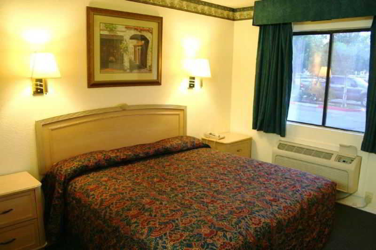 Bedroom 4, Tiffany Inn Corona, Riverside