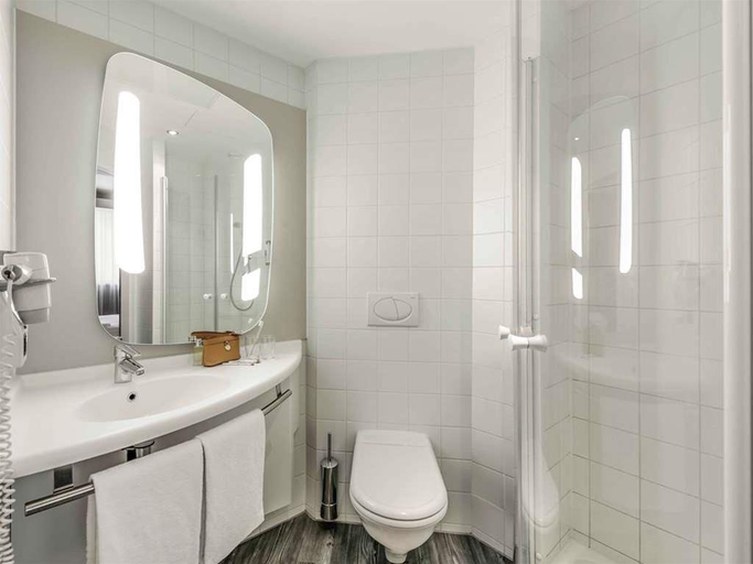 Bathroom 5, ibis Innsbruck, Innsbruck