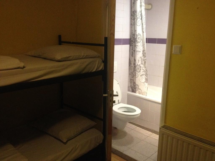 Bathroom 3, Amsterdam Hostel Sarphati, Amsterdam