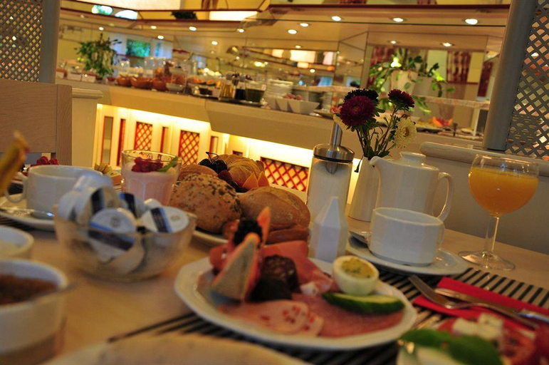 Food & Drinks