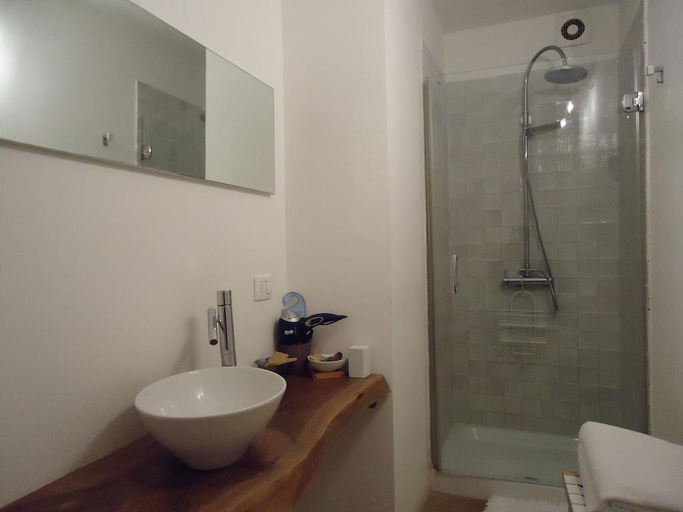 Bathroom 4, B&B Palazzo Del Sale, Syracuse